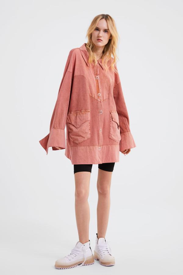 Vestido combinado con tejido denim y efecto lavado, 39,95 euros.