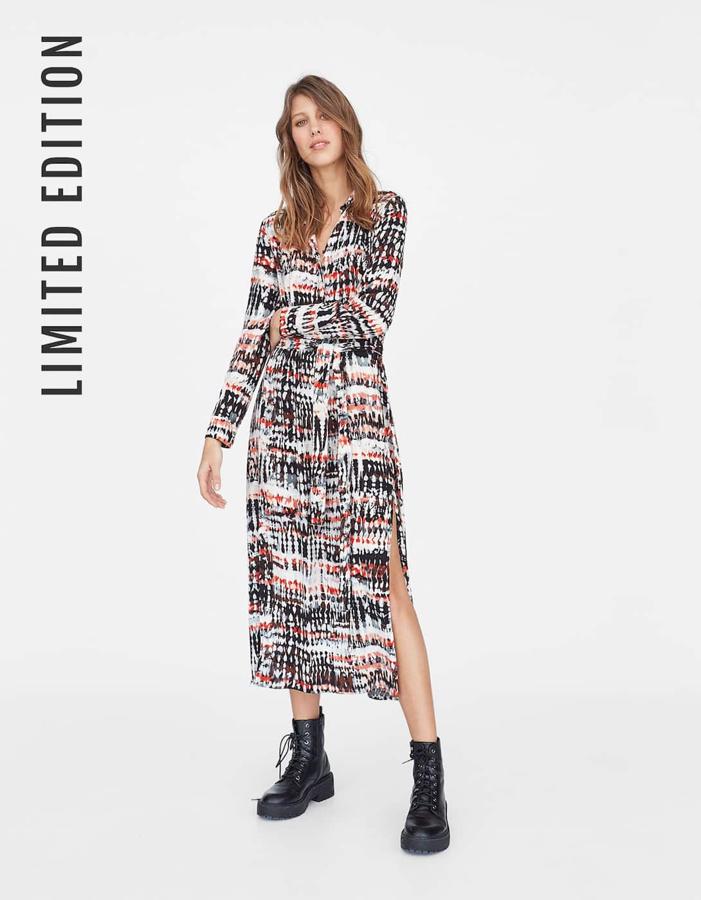 Vestido con estampado tie dye, 29,99 euros.