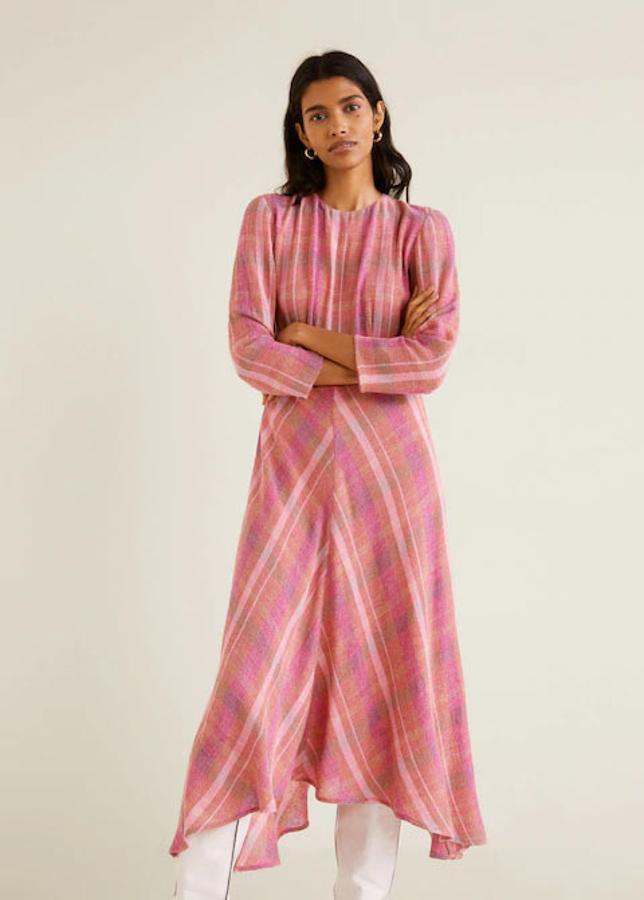 Vestido midi de cuadros, 49,99 euros.