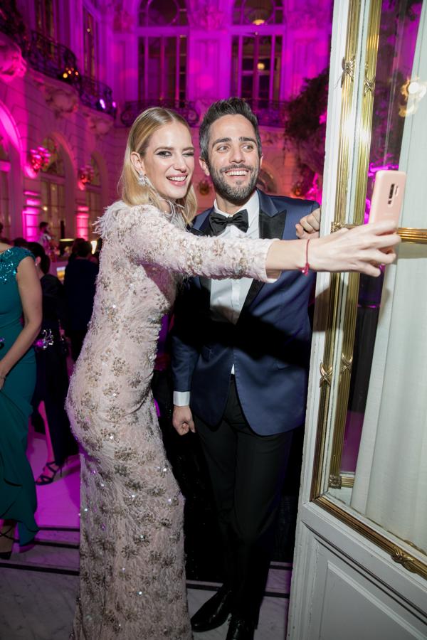 Teresa Baca y Roberto Leal se lo pasaron en grande en la fiesta de los X Premios Mujerhoy.