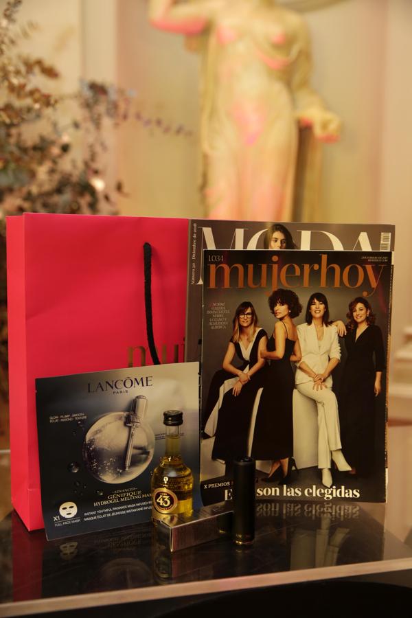 Lancôme, que se encargo del look 'beauty' de mujeres extraordinarias como Almudena Alberca, Noemí Galera o Mabel Lozano, quiso 'premiar' también a las invitadas con un obsequio 'beauty'.