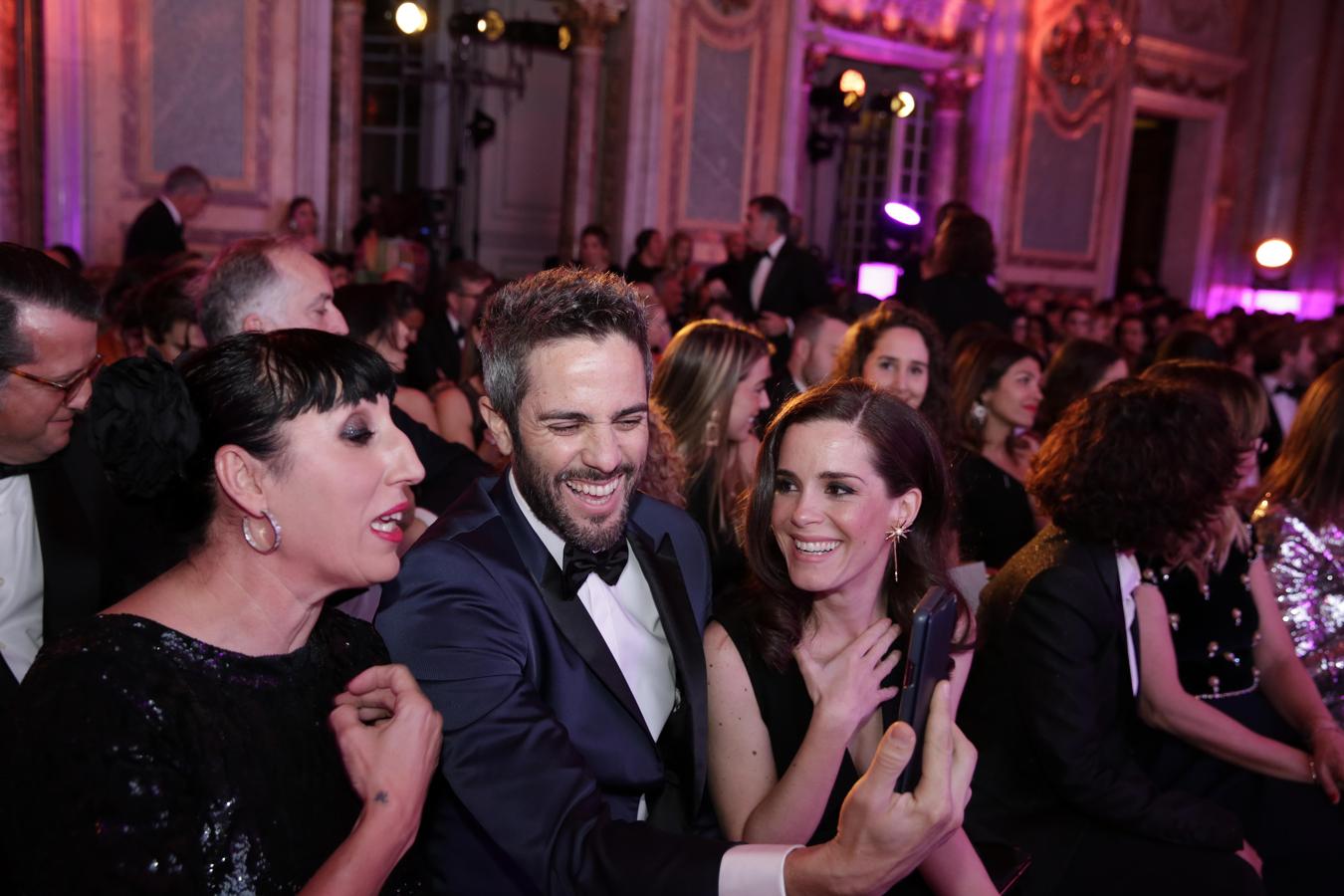 Rosy de Palma, Roberto Leal y Nuria Gago no se perdieron los X Premios Mujerhoy.