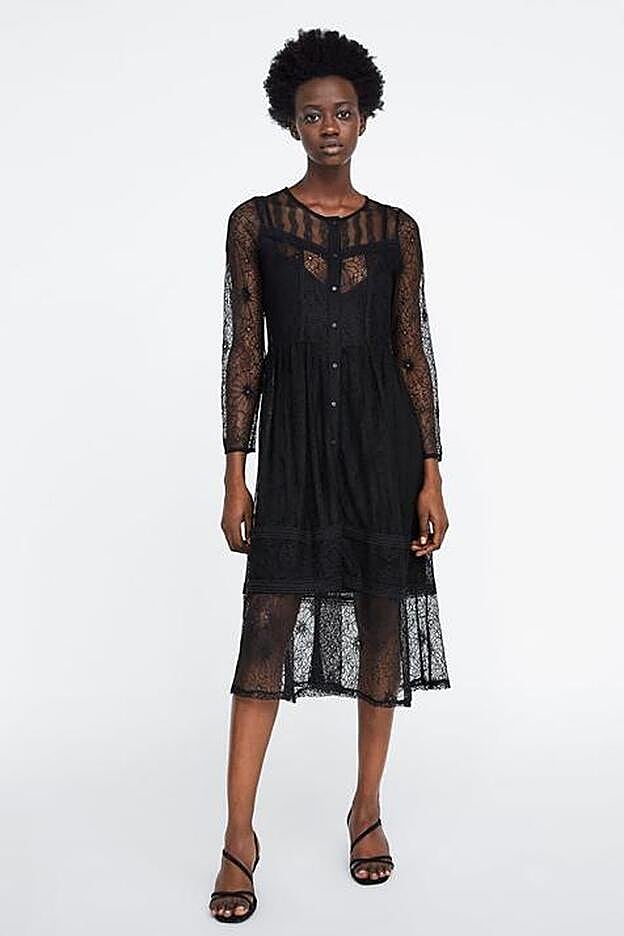 Vestido midi de encaje de Zara.