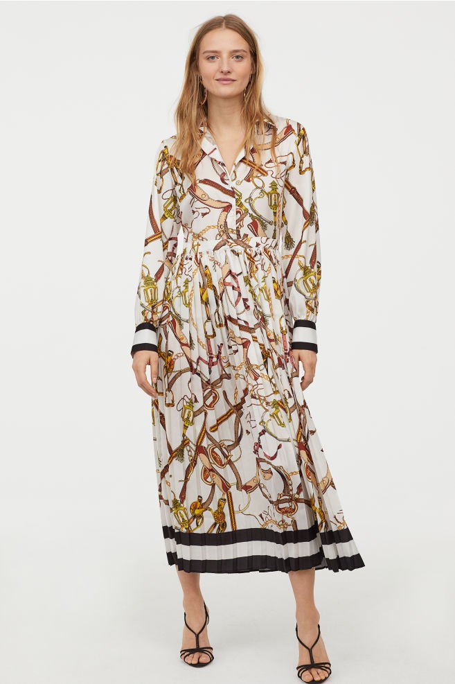 Vestido plisado de satén de H&M: 59,99 euros.