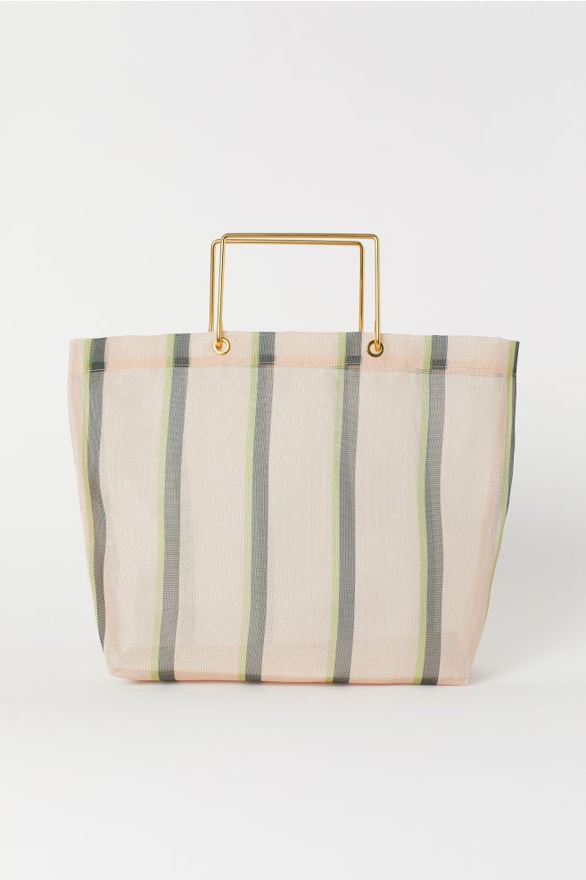 Bolso shopper de malla de H&M: 29,99 euros.