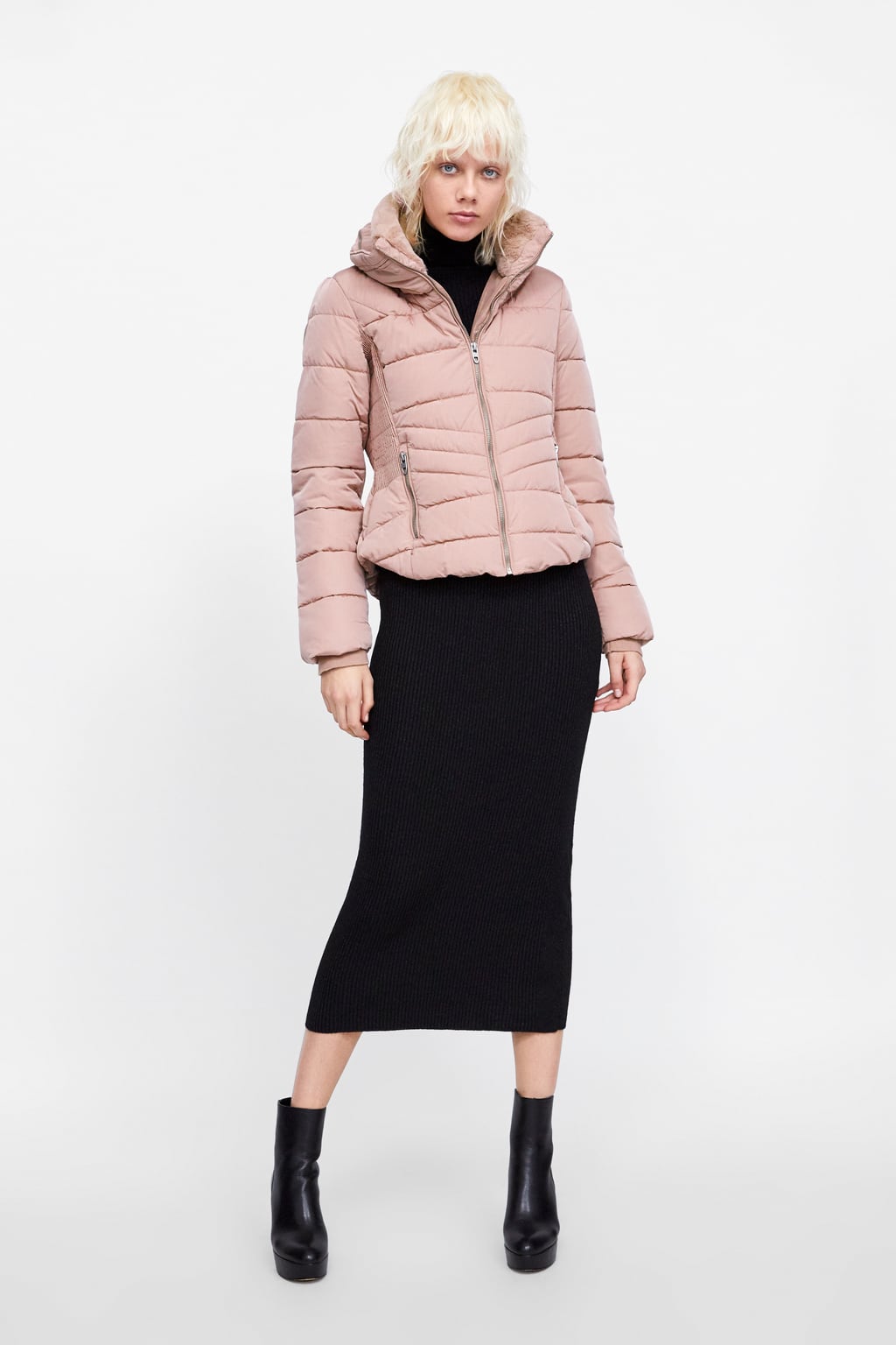 Para acolchada de color rosa de Zara: 29,99 euros.