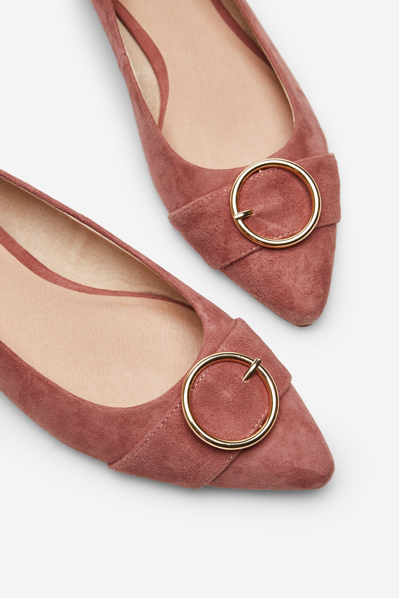 Bailarina con anilla de Cortefiel: 79,99 euros.