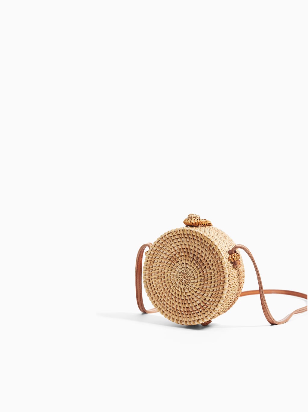 Bandolera redonda balines de Zara Kids: 19,95 euros.