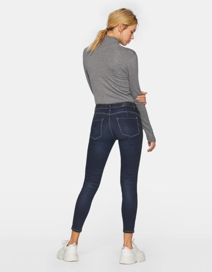 ¿Quieres presumir de 'culazo'? Echa un vistazo a la línea de vaqueros 'push up' de Stradivarius, que consiguen realzar los glúteos de una forma extraordinaria... y por solo 25.99 euros.