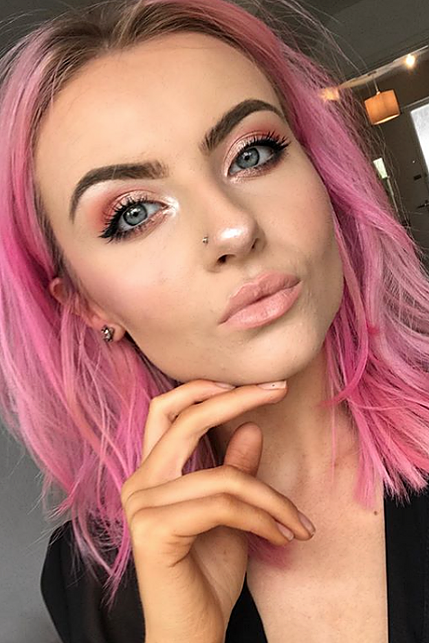 Abbie Bull, la instagramer que hace desaparecer completamente el acné de su piel.