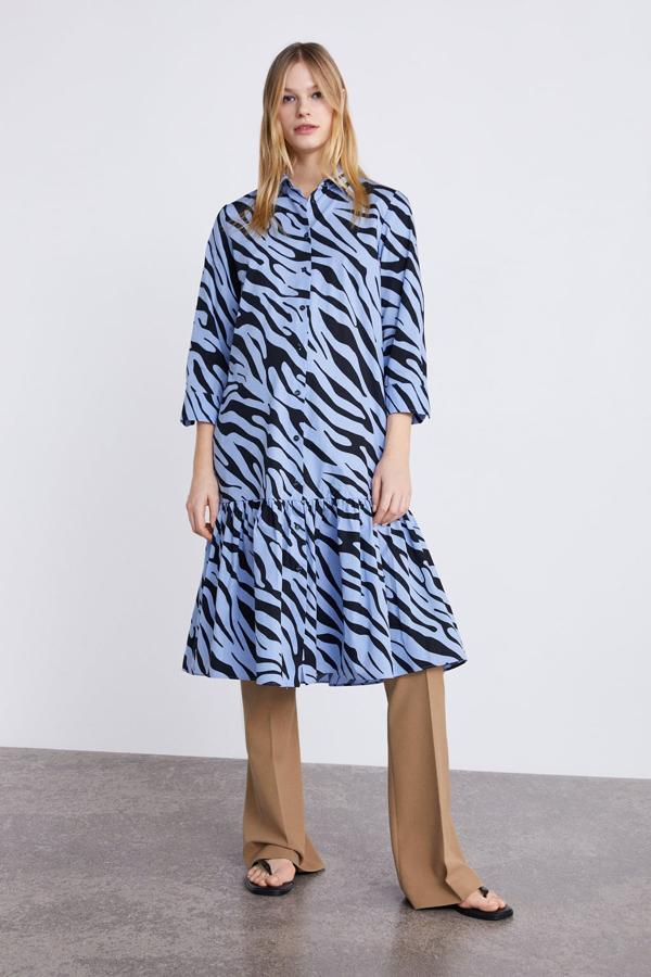 Vestido camisero con estampado animal y bajo con volantes, 39,95 euros.