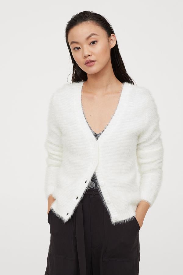 Esta es la propuesta de la firma "low cost" sueca, más corta, con pelillo y en un blanco brillante (29,99 euros).