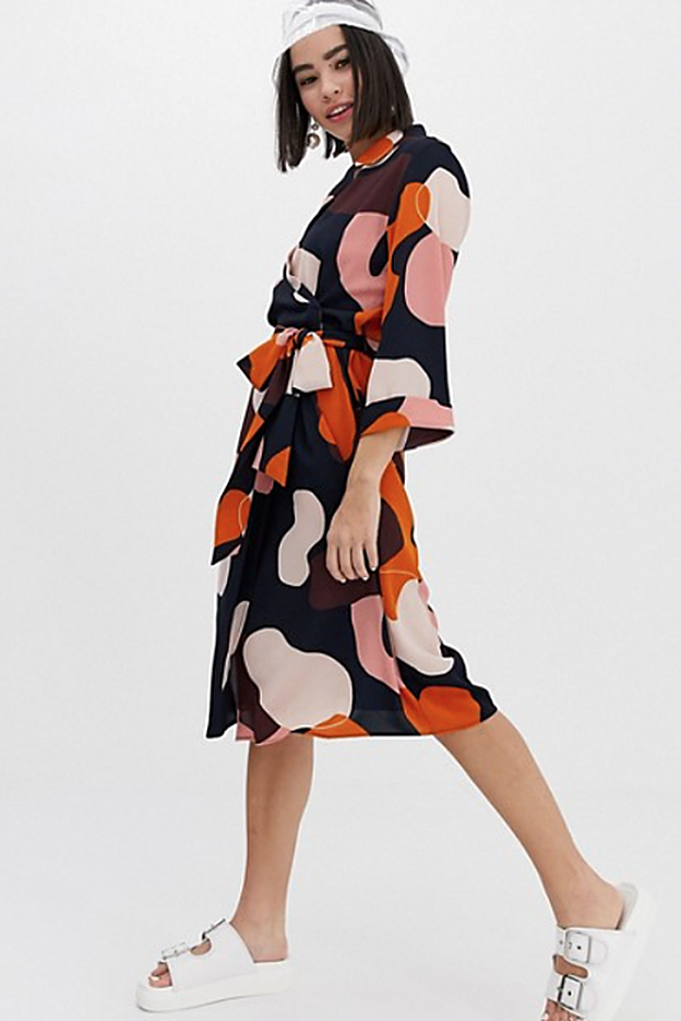 Vestido estampado de Monki, disponible en Asos.