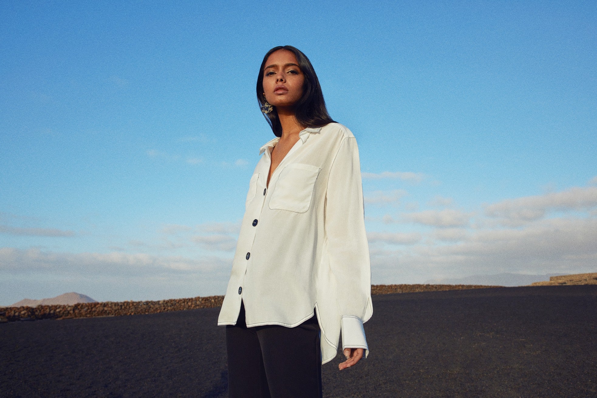 Camisa con botones y bolsillos: 12 euros.