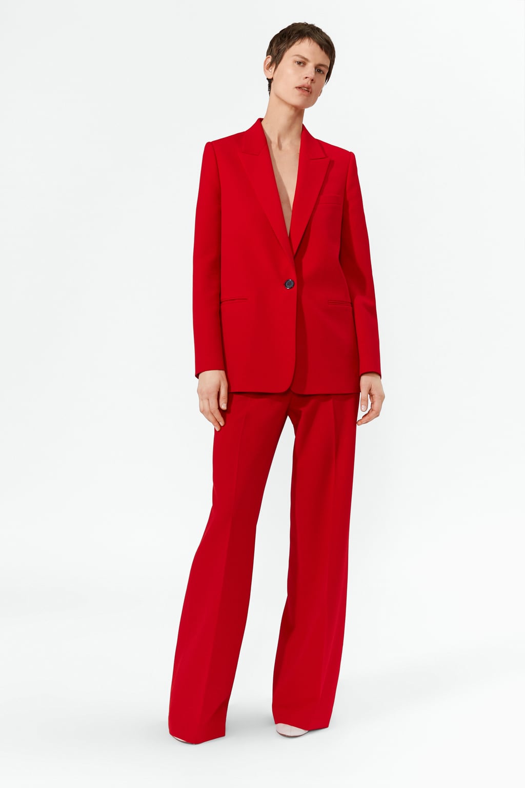 Blazer larga en color roja: 69,95 euros.