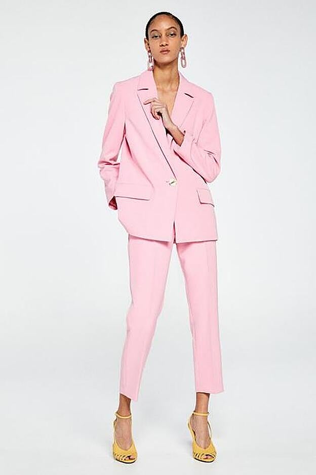 Otra versión del traje clásico, en rosa claro.