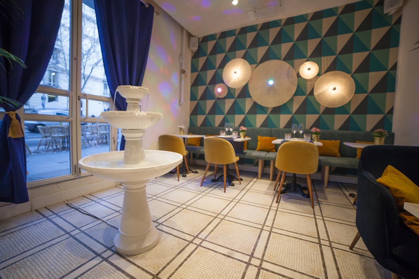 Aire de Serrano (Calle Serrano, 85) es un nuevo espacio de cocina mediterránea inspirada en los cinco elementos que nos hace conectar con la naturaleza a través de sus diferentes platos: codorniz al vino blanco o croquetas de aves nobles, bajo el rótulo del 'Aire'; champiñones rellenos con bechamel o arroz meloso de setas, en el epígrafe de 'Tierra'; solomillo o entrecot con milhojas de patata, en 'Fuego'; sapito al horno, lubina salvaje o salmón bajo el título de 'Agua'; y los postres caseros son el 'Éter'. El corazón, eso sí, lo ponéis vosotros...