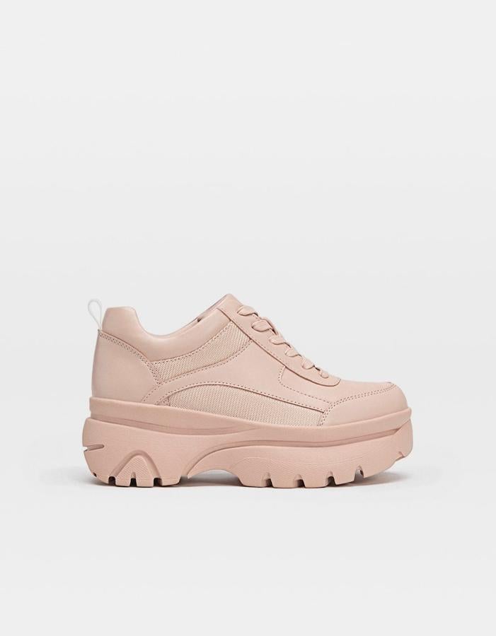 Zapatillas con la suela XXL de color rosa maquillaje (39,99 euros).