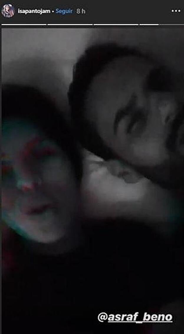 Chabelita Pantoja ha colgado las imágenes en la cama con Asraf Beno.