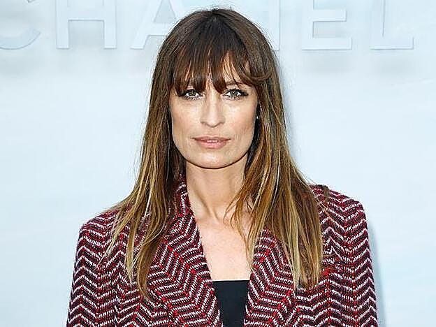 El flequillo es infalible a la hora de quitarse unos años de encima. Es ell secreto de Caroline de Magritte desde hace años.