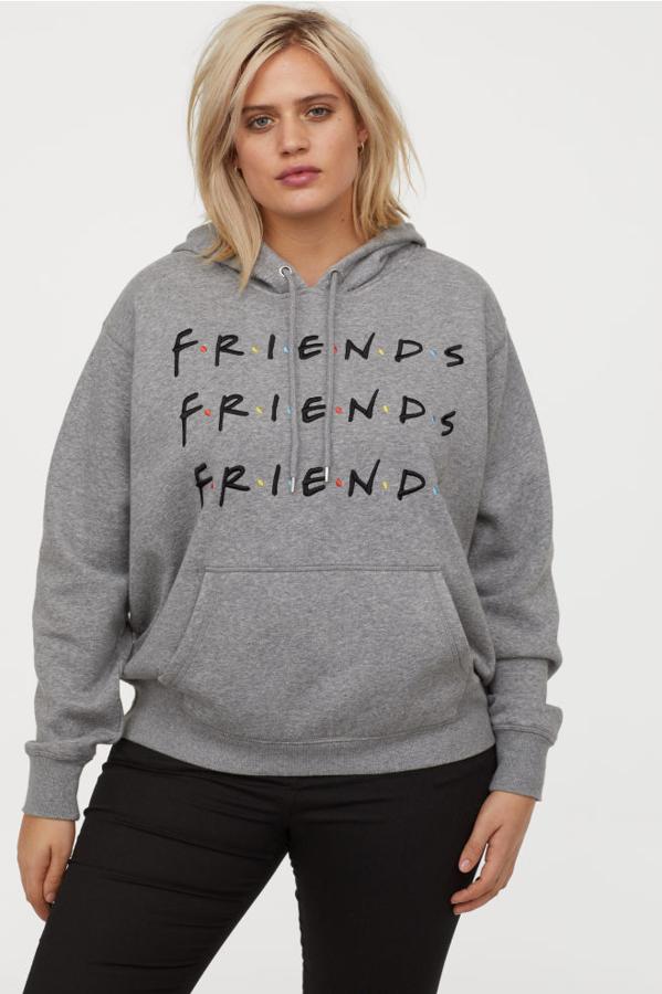 Sudadera con capucha y diseño de 'Friends' con fondo gris, 19,99 euros.