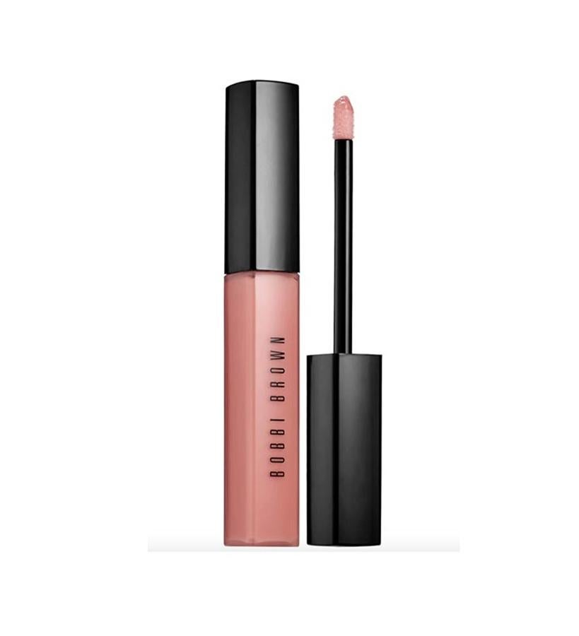 El brillo labial de Bobbi Brown está disponible en 12 de tonos con un brillo modulable. Los ingredientes de la fórmula ligera y no pegajosa incluyen vitamina C, aceite de jojoba, extracto de aloe y aceites de aguacate que calman e hidratan durante el uso. En la foto el lip gloss Pink Beige, un beige rosado ligero y muy cubriente. (27,50 €).
