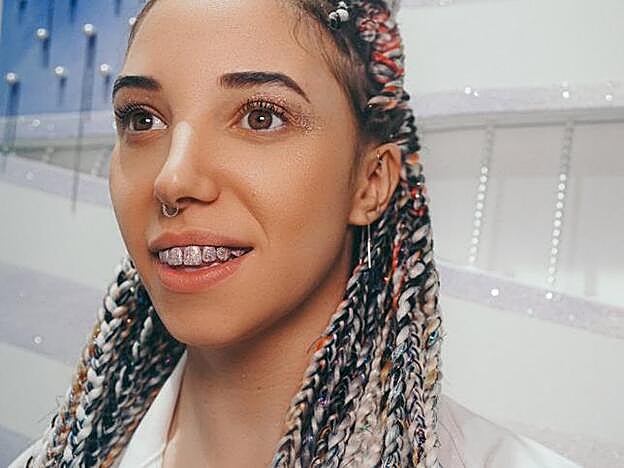 Uno de los efectos más buscados: purpurina en toda la dentadura.