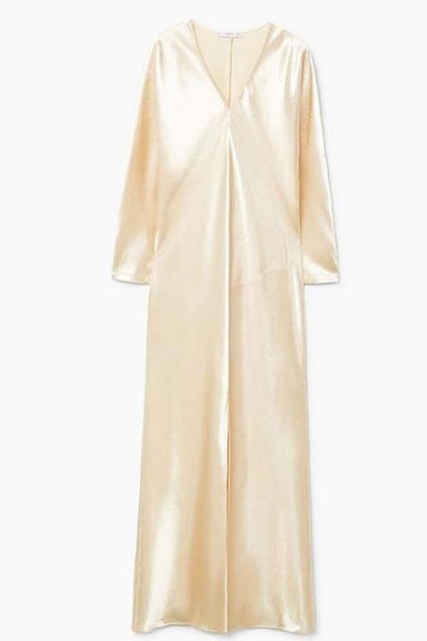 Vestido lencero con detalle drapeado en color vainilla de Mango Outlet.