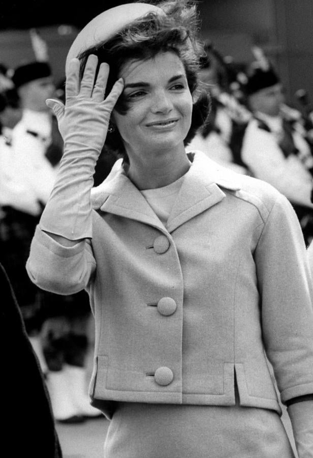 Jacqueline Kennedy brilló siempre por esa impecable media melena morena que era capaz de dar elegancia a cualquiera de los 'looks' perfectos por los que se decantaba. Otra melena castaña que el mundo no olvidará tan fácilmente.