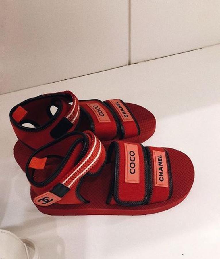 Sandalias de Chanel.