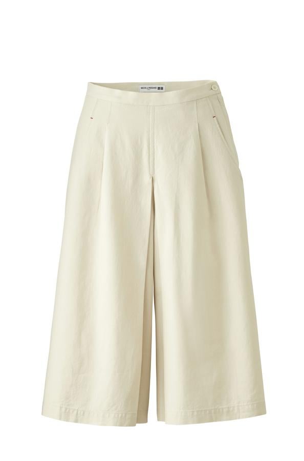 Los pantalones tipo culotte se vuelven a llevar este verano. El diseño que propone Ines tiene un pliegue en la pierna y es de cintura ajustada para marcar la silueta. Este mismo modelo lo hay en varios colores.