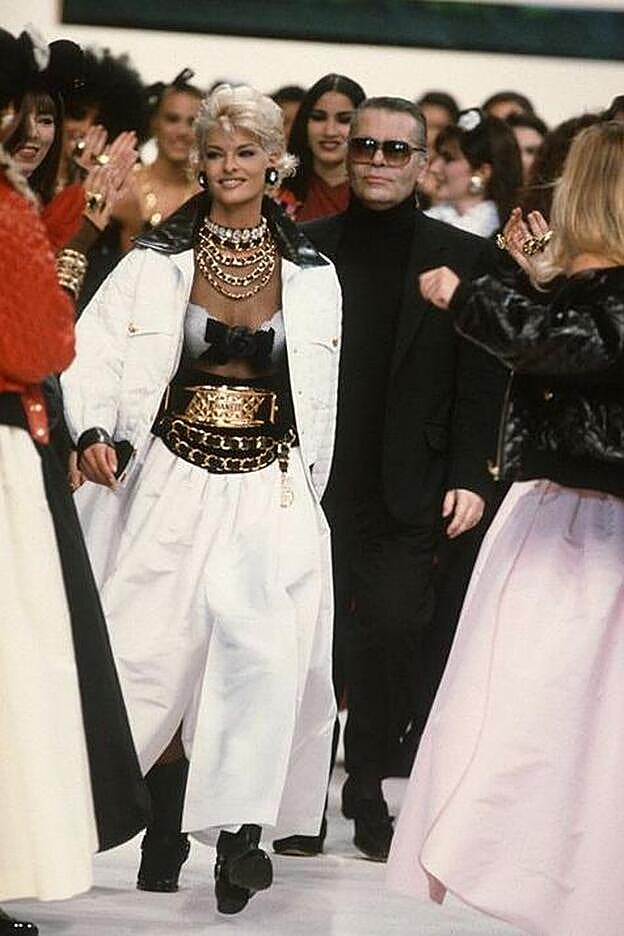 Un desfile de Chanel en los 90, con Linda Evangelista.