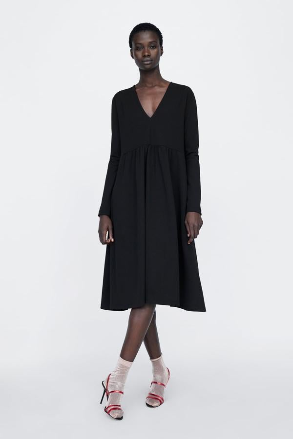 Un básico en negro, cómodo y apto para cualquier silueta.