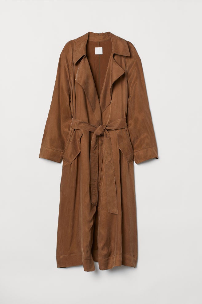 Gabardina en color camal oscuro: 69,99 euros en H&M.