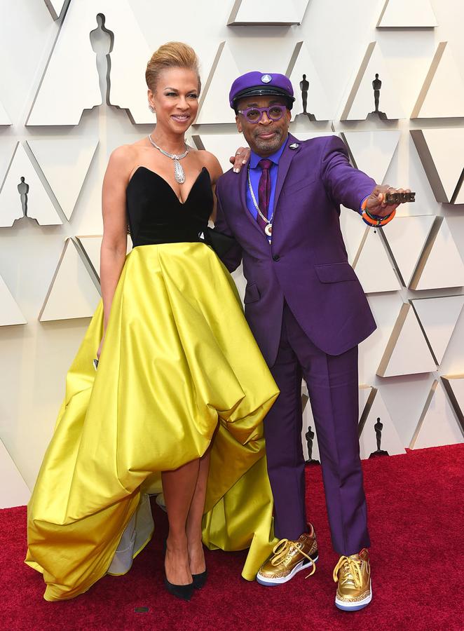 Spike Lee con Tonya Lewis a su llegada al Dolby Theatre para los Premios Oscar 2019.