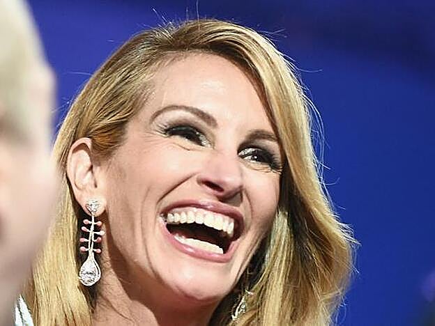 Julia llevaba unas joyas muy originales, creadas por Cindy Chao.