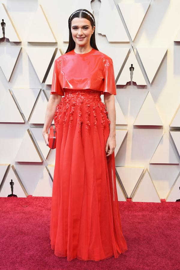 Rachel Weisz no termina de convencernos con su look de Givenchy en la alfombra roja de los Oscar 2019.