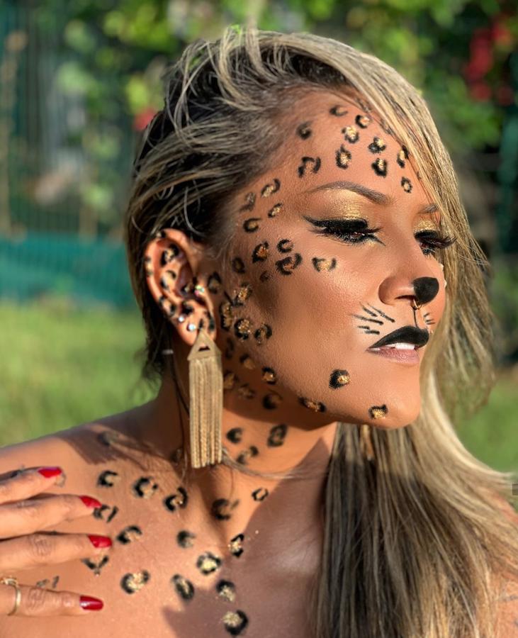 Su cuenta de Instagram es menos numerosa en cuanto a seguidores pero una buena opción si lo que buscas son maquillajes inspiradores de Carnaval más sencillos y con un resultado de 10 (@laysa_palheta_makeup).