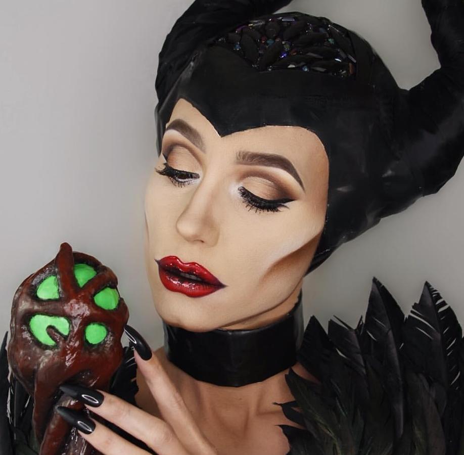 Este maquillaje inspirado en Maléfica, de Lisa Marie, ya se ha convertido en uno de nuestros favoritos. El resto de sus maquillajes conseguirán dejarte sin palabras... (@lisamarie_murphy).