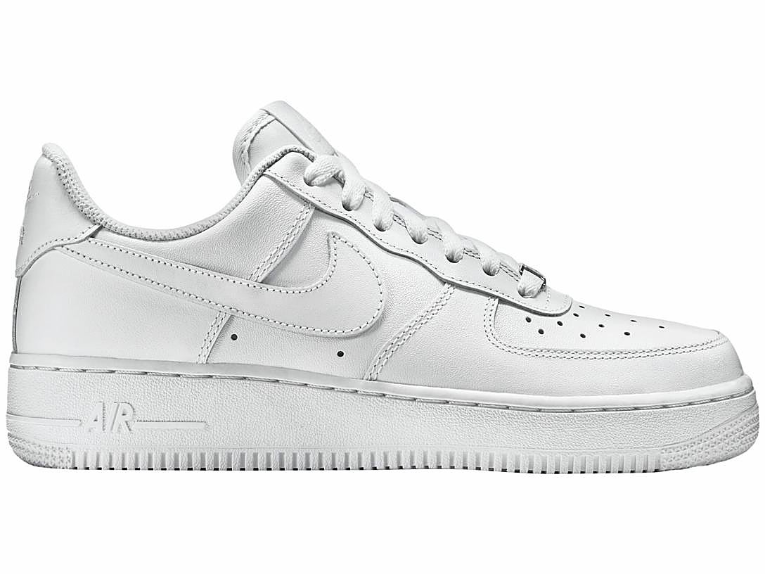 Si no te quieres complicar mucho, el modelo Air Force 1’07 de Nike es todo un icono y siempre es una apuesta segura. A la venta por 100 euros.