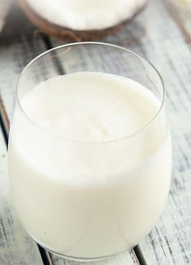 El kéfir contiene una alta cantidad de  proteínas y probióticos  que apoyan la función gastrointestinal y refuerzan el sistema inmunológico. Búscala en el supermercado por el pasillo de los lácteos y dale a tu organismo la recuperación natural que se merece.