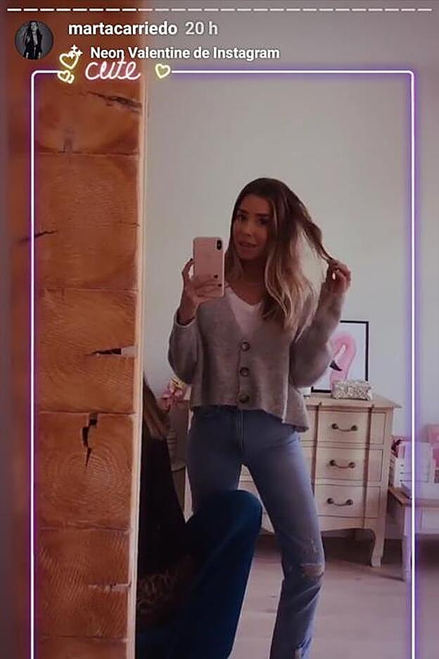 El toque estrella lo ha dado con una chaqueta de punto básica de Pull & Bear.