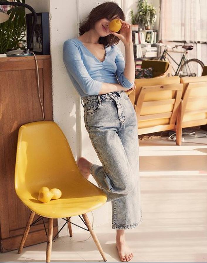 Como ya te hemos contado, los caqueros efecto ácido vuelven a estar de moda. Estos de Stradivarius cuestan 25.99 euros.