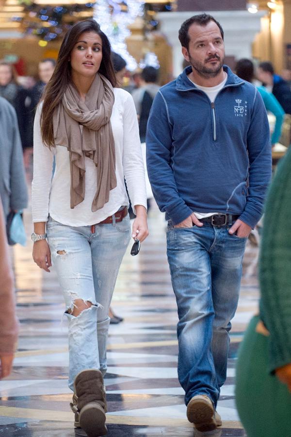 A finales de 2012, Lara Álvarez comenzó un romance con Ángel Martín que duró unos meses.