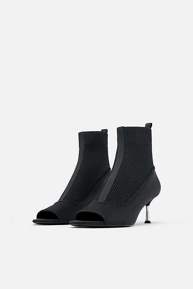 Botines "peep toes" de Zara, 39,95 euros.
