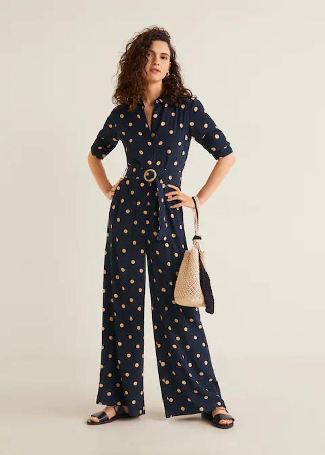 Mono largo con estampado de lunares y detalle de cinturón, 49,99 euros.