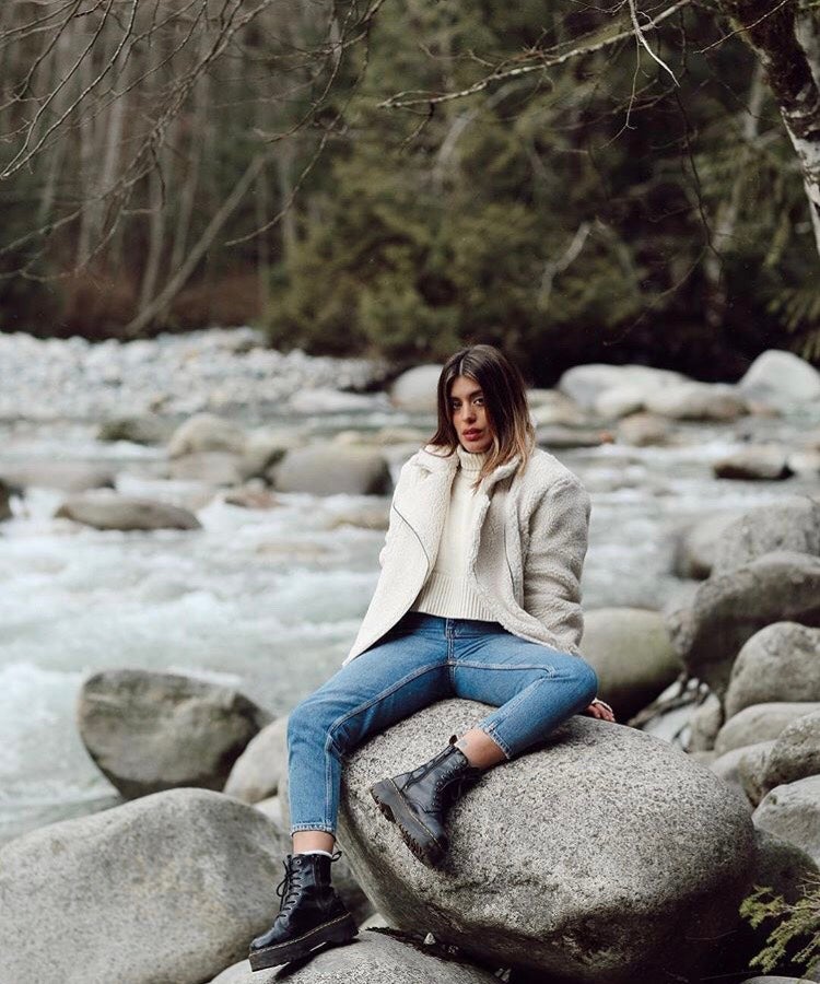 Los jeans son una apuesta segura para combinar con tus Dr. Martens.