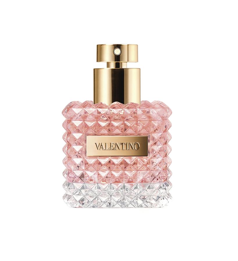 Aumenta el brillo del cabello, mientras difunde con elegancia su fragancia. A la esencia de rosa, mezclada generosamente con notas de bergamota e iris, en combinación con los cálidos e intensos acordes de cuero y mezclado con pachulí y vainilla, expresa una exquisita sensualidad. (42,50 €).