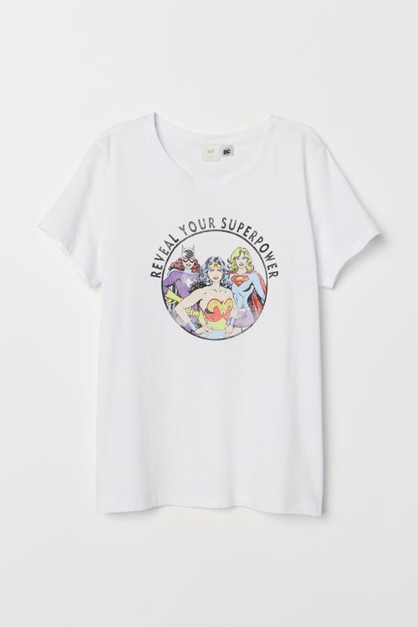Camiseta feminista con el mensaje 'Reveal your superpower', de H&M (9.99 euros).