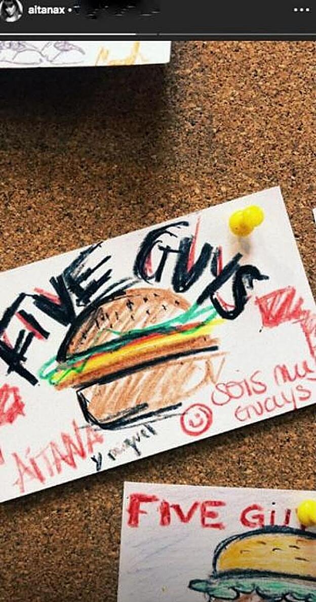 Aitana Ocaña confirma con esta foto que está saliendo con Miguel Bernardeau.